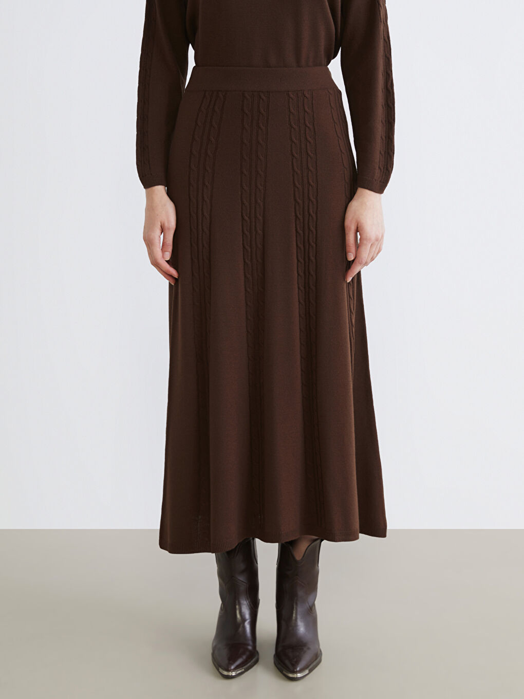 Elastic Waist Self-Patterned Flared Knit Skirt-1