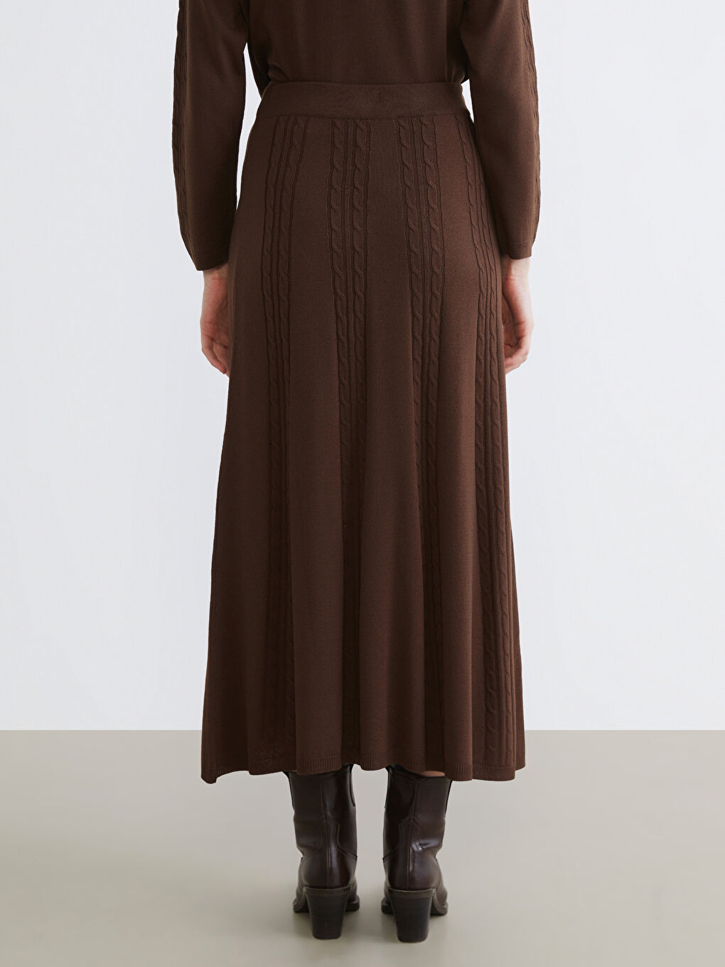 Elastic Waist Self-Patterned Flared Knit Skirt-3