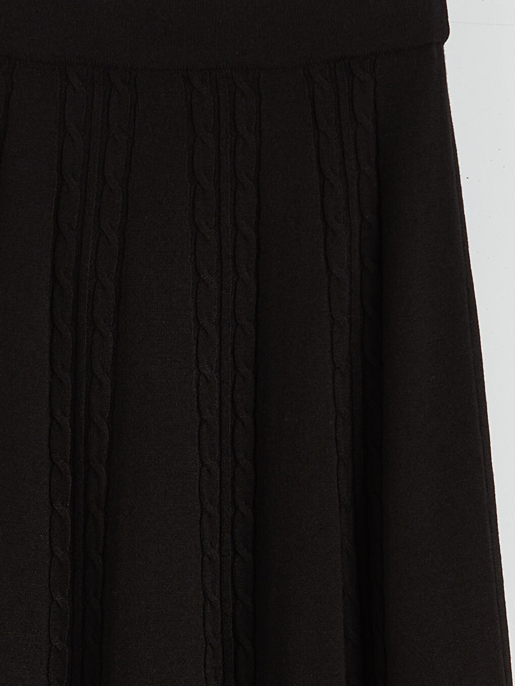 Siyah Beli Lastikli Kendinden Desenli Kloş Triko Etek-5