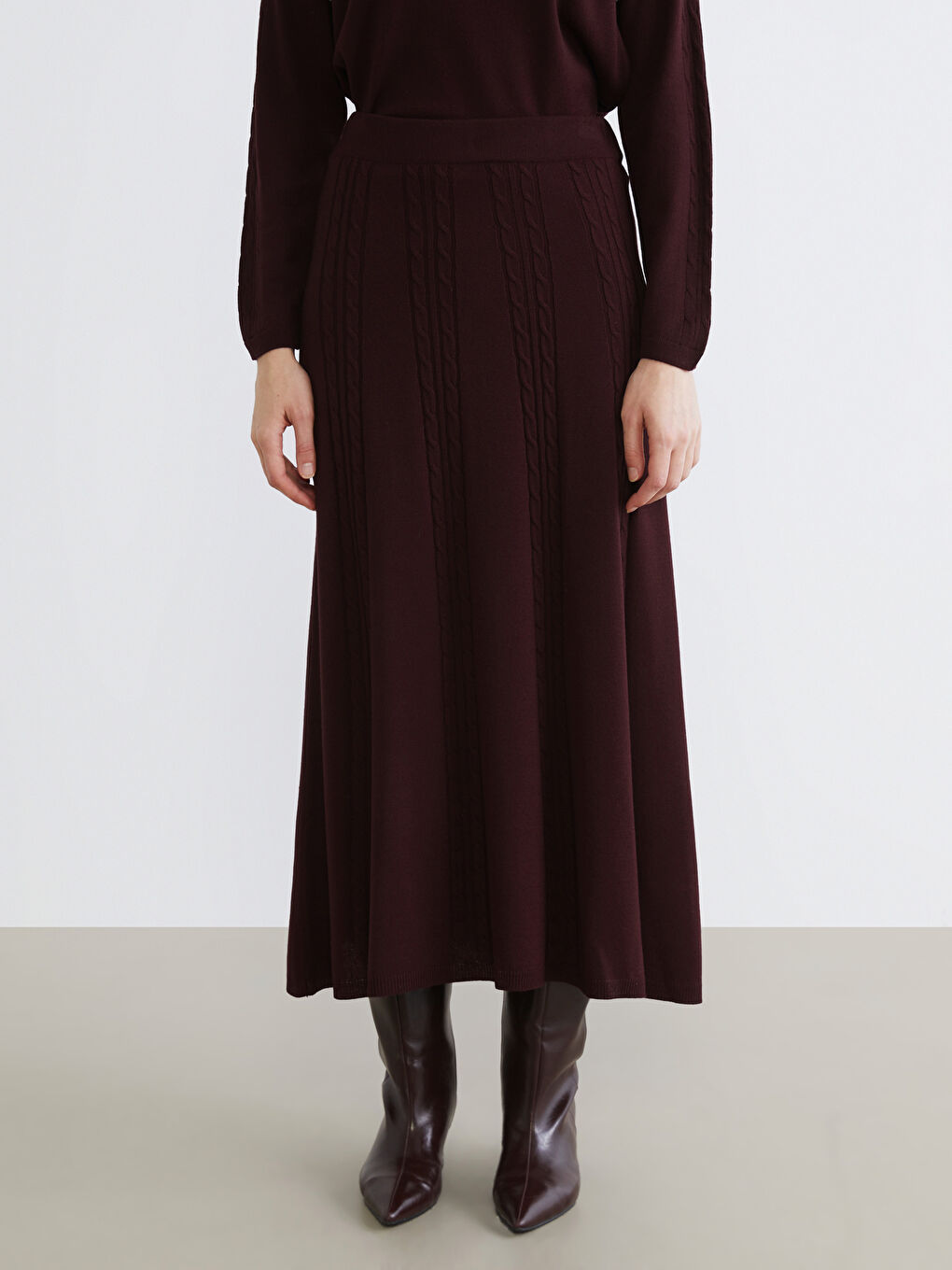 Elastic Waist Self-Patterned Flared Knit Skirt-1