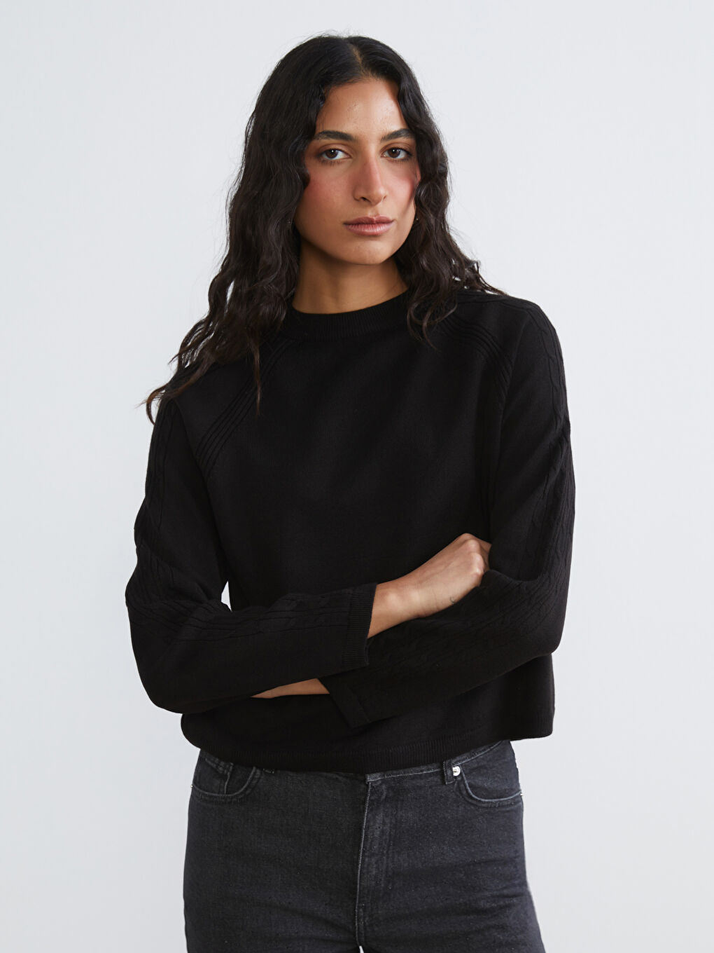 Siyah Bisiklet Yaka Kendinden Desenli Kadın Triko Kazak