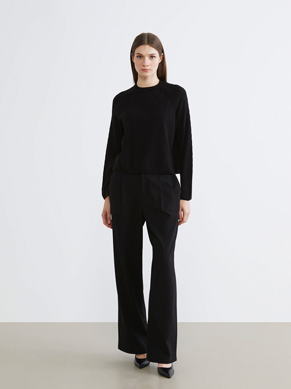 Siyah Bisiklet Yaka Kendinden Desenli Kadın Triko Kazak-2