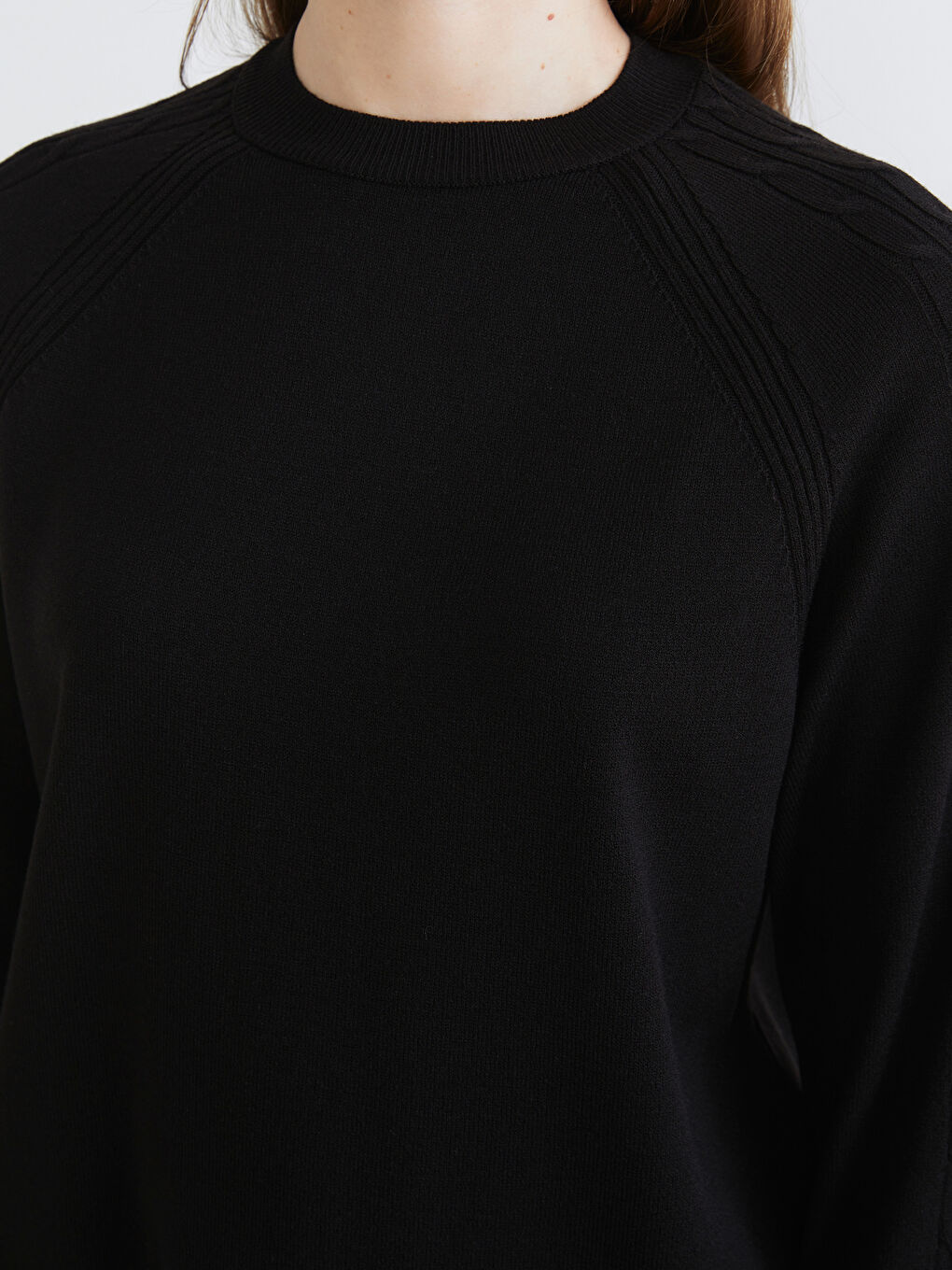 Siyah Bisiklet Yaka Kendinden Desenli Kadın Triko Kazak-4