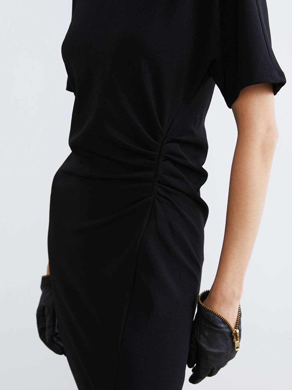 Siyah Bisiklet Yaka Büzgülü Krep Elbise-2