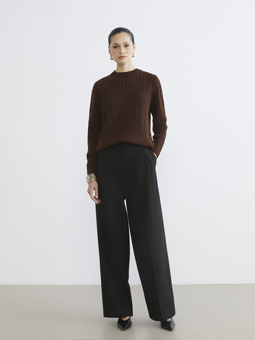 سترة تريكو نساء بنقشة ذاتية بكول مدور-1