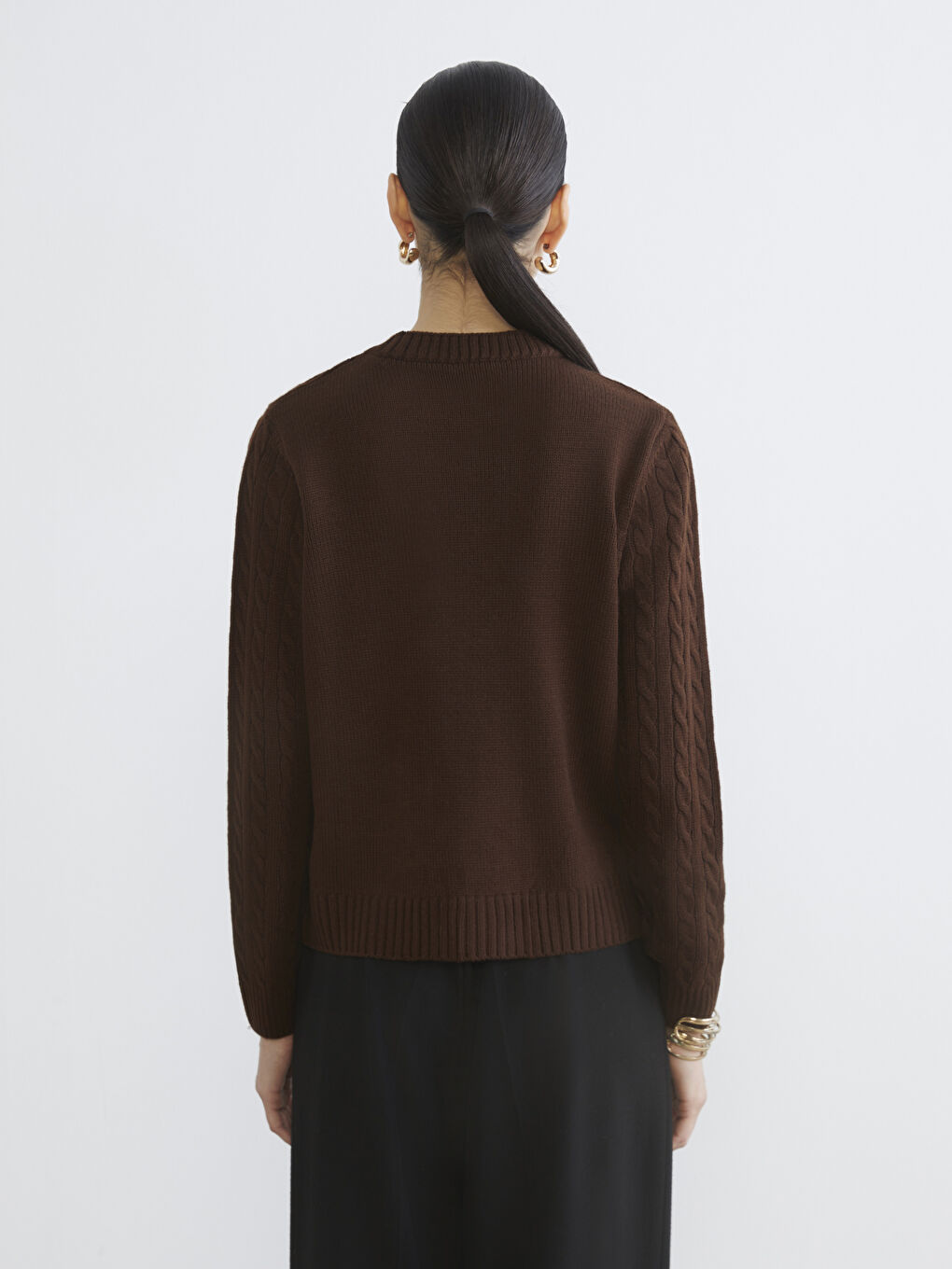 سترة تريكو نساء بنقشة ذاتية بكول مدور-3