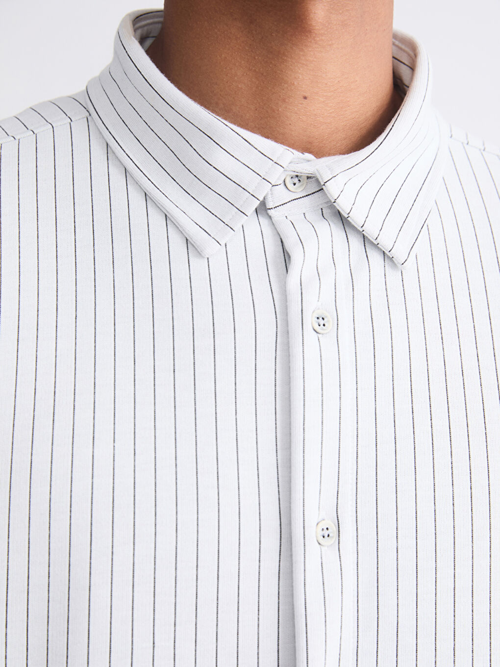 قميص رجالي مُخَطَّط بأكمام طويلة بقصة عادية-2