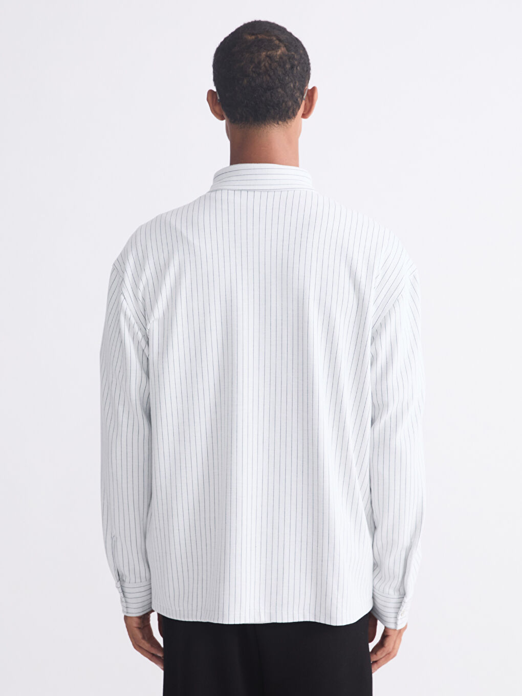 قميص رجالي مُخَطَّط بأكمام طويلة بقصة عادية-3