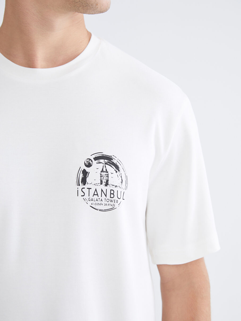 Ekru Bisiklet Yaka İstanbul Baskılı Erkek Tişört-2