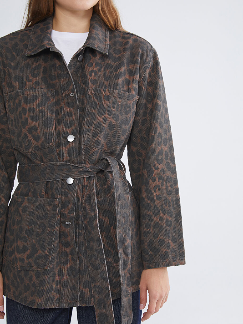 Kahverengi Leopar Desenli Kuşaklı Kadın Jean Ceket-2