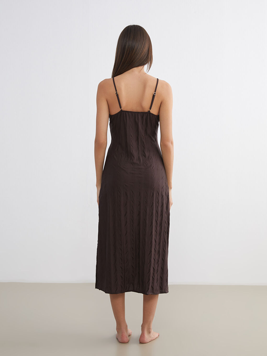 Kahverengi V Yaka Desenli Askılı Kadın Fantezi Gecelik-3