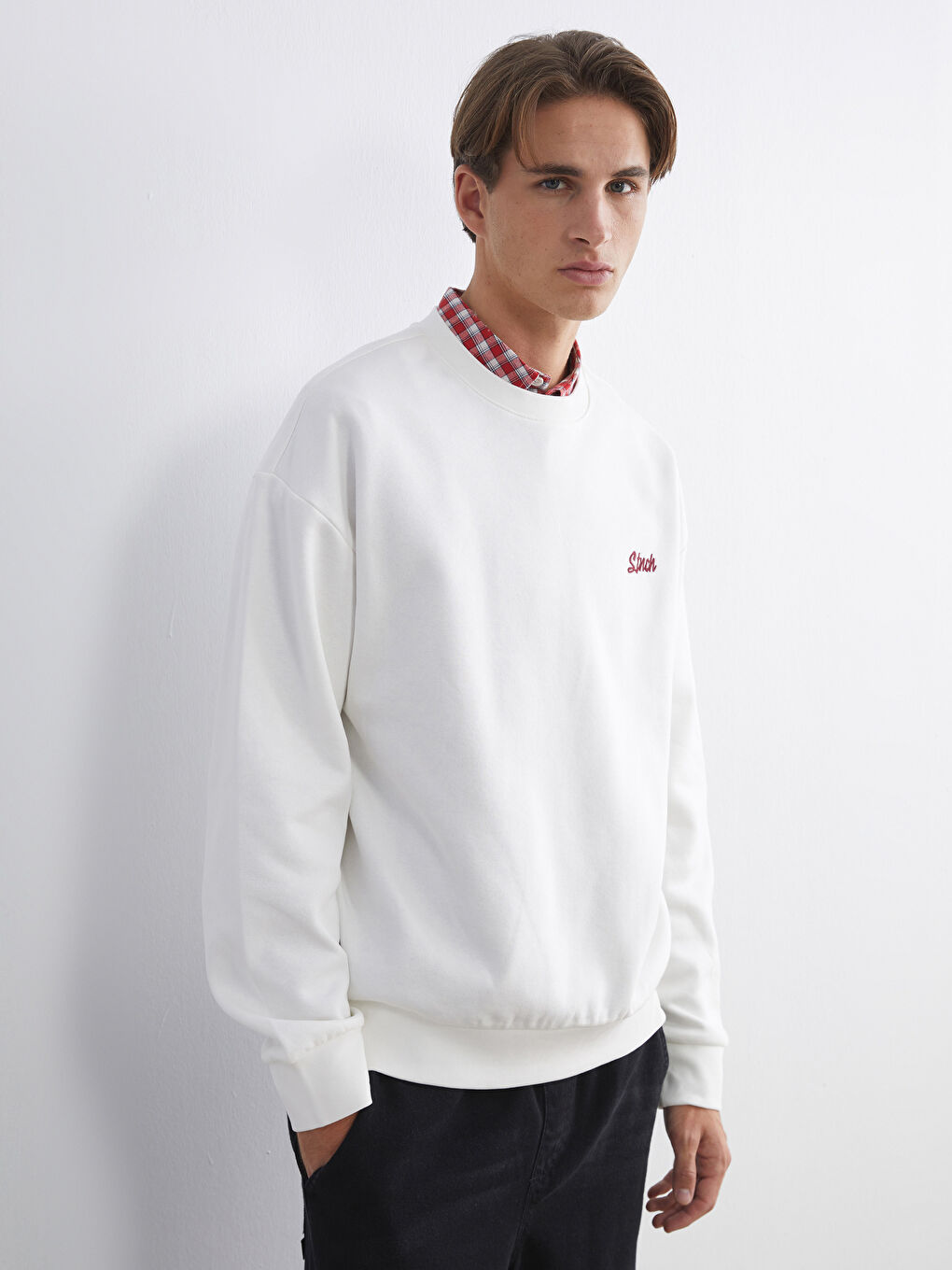 Crew Neck Embroidered Men's Sweatshirt