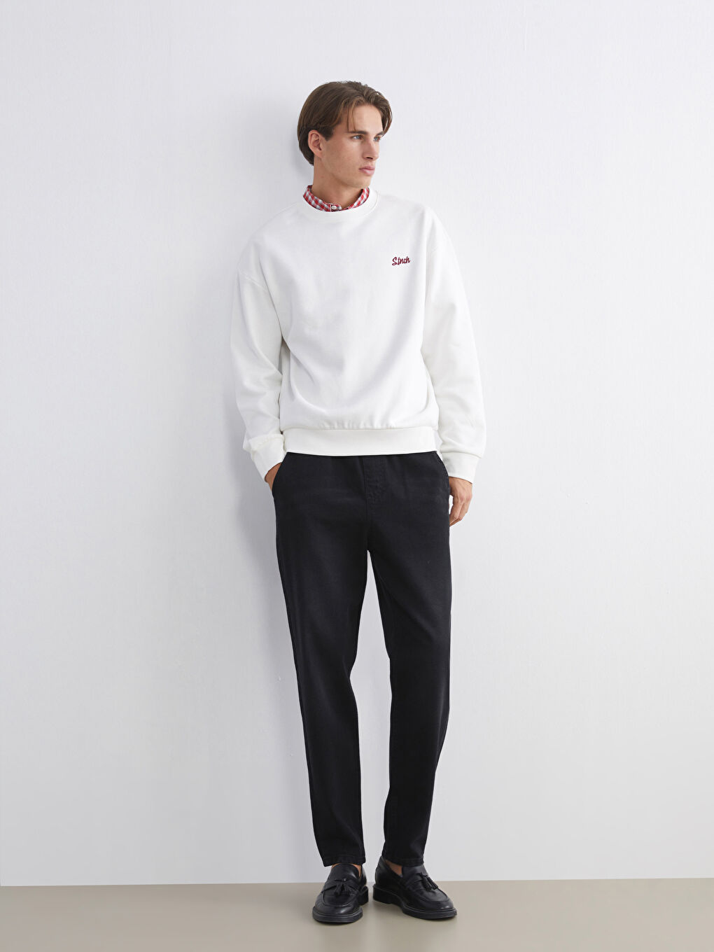 Crew Neck Embroidered Men's Sweatshirt-1