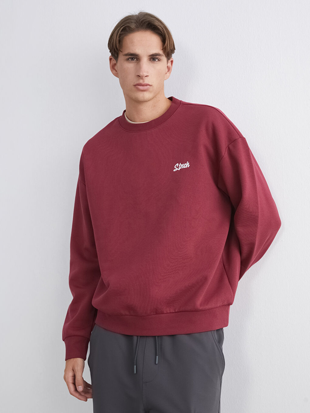Crew Neck Embroidered Men's Sweatshirt
