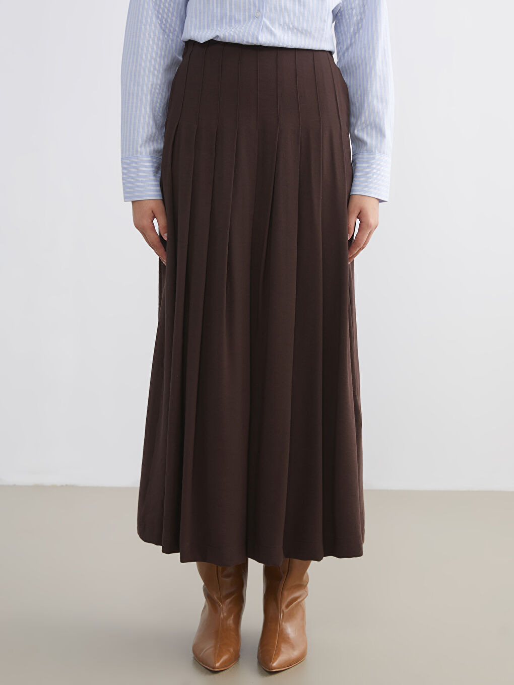 Kahverengi Beli Lastikli Pileli Etek-1