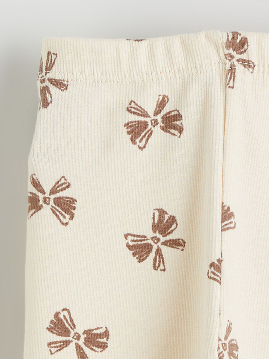 Bej Bisiklet Yaka Fiyonk Baskılı Kız Bebek Tişört ve Tayt-5