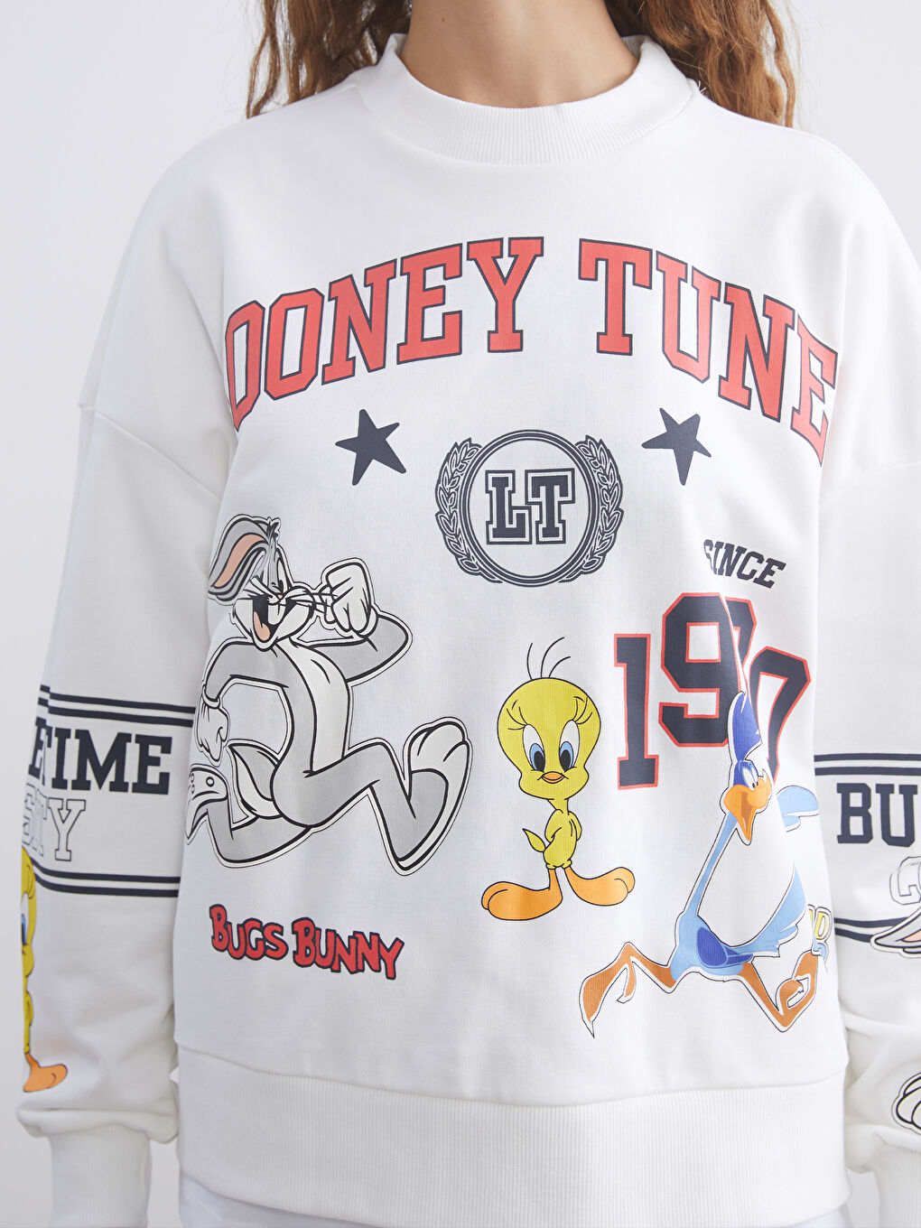 Ekru Bugs Bunny Baskılı Oversize Kadın Sweatshirt-2