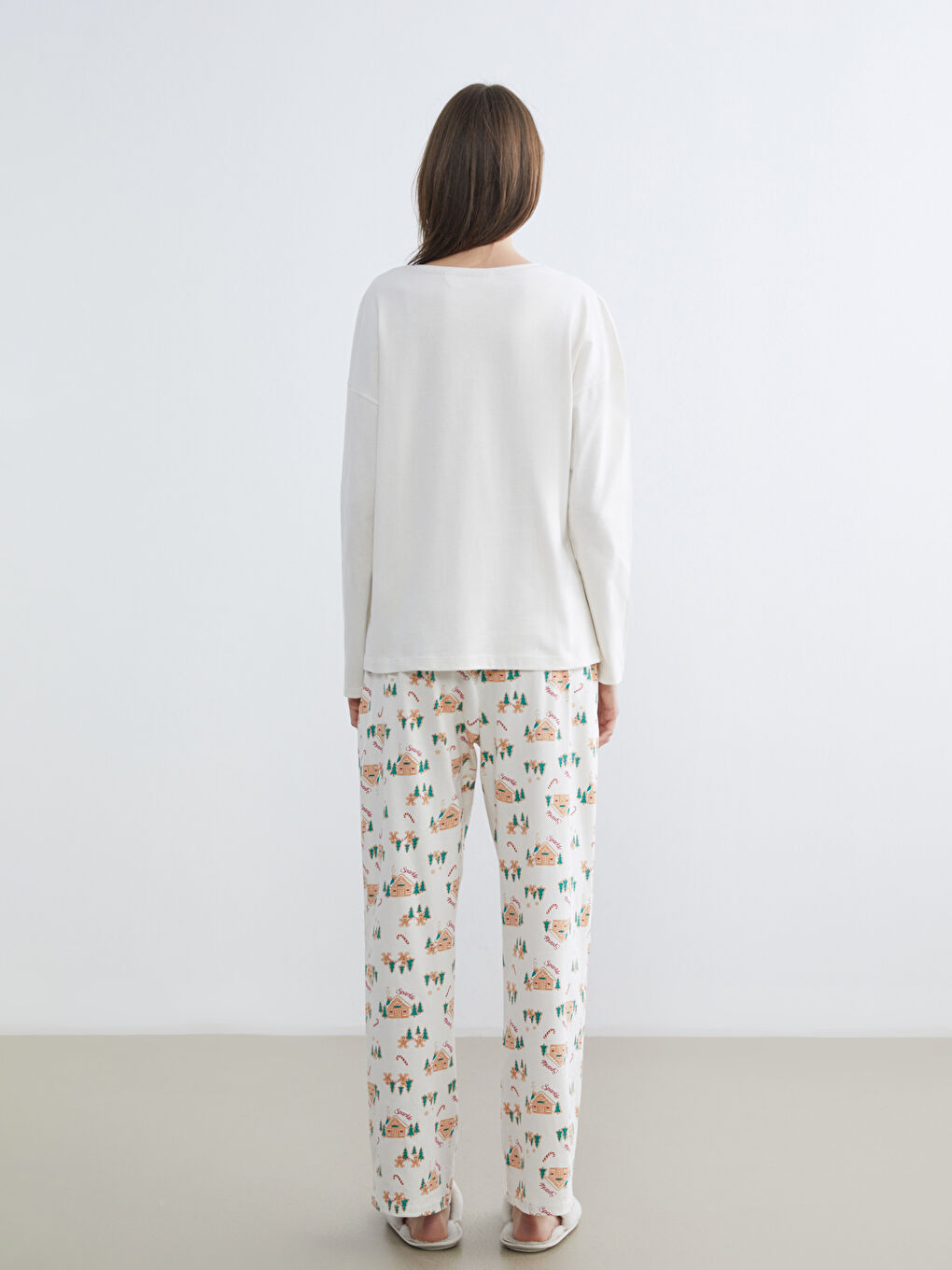 Crew Neck New Year Themed Women's Pyjama Set-3