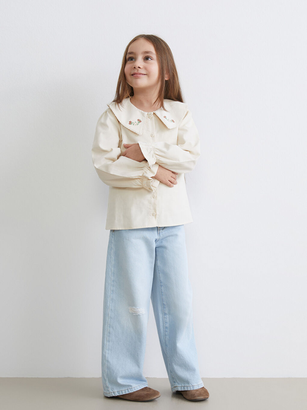 Ekru Bebe Yaka Çiçekli Kadife Kız Çocuk Gömlek-1