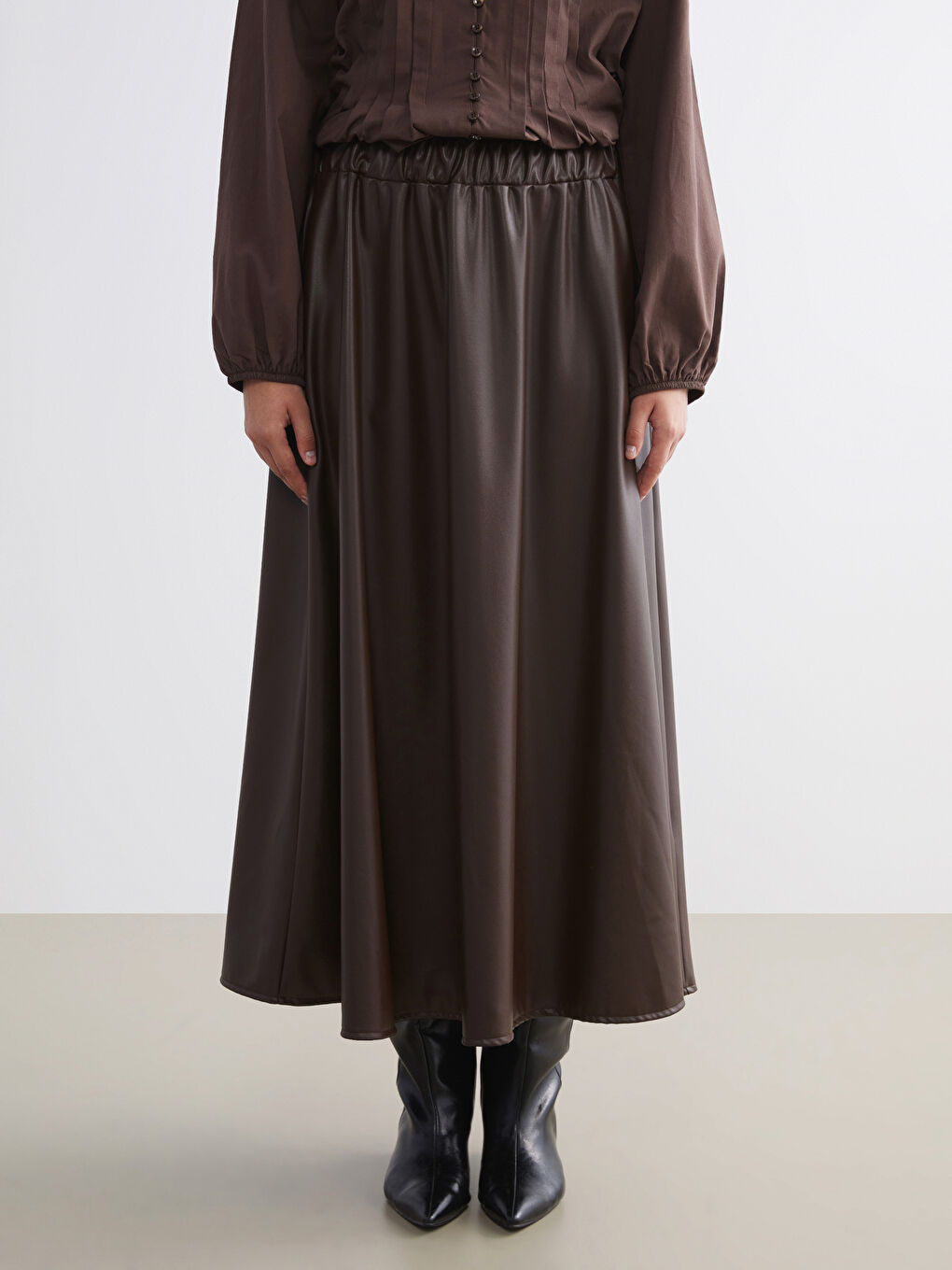 Kahverengi Beli Lastikli Deri Görünümlü Kloş Etek-1