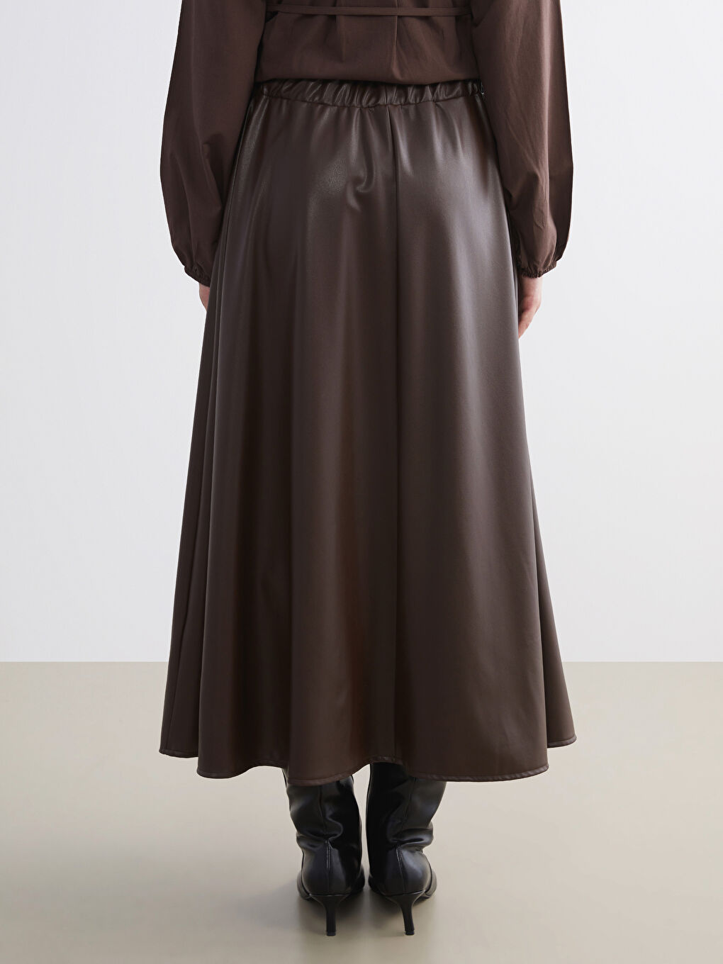 Kahverengi Beli Lastikli Deri Görünümlü Kloş Etek-3