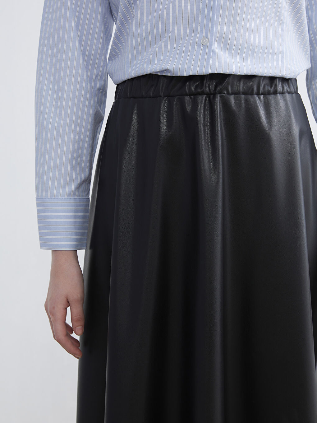 Siyah Beli Lastikli Deri Görünümlü Kloş Etek-2