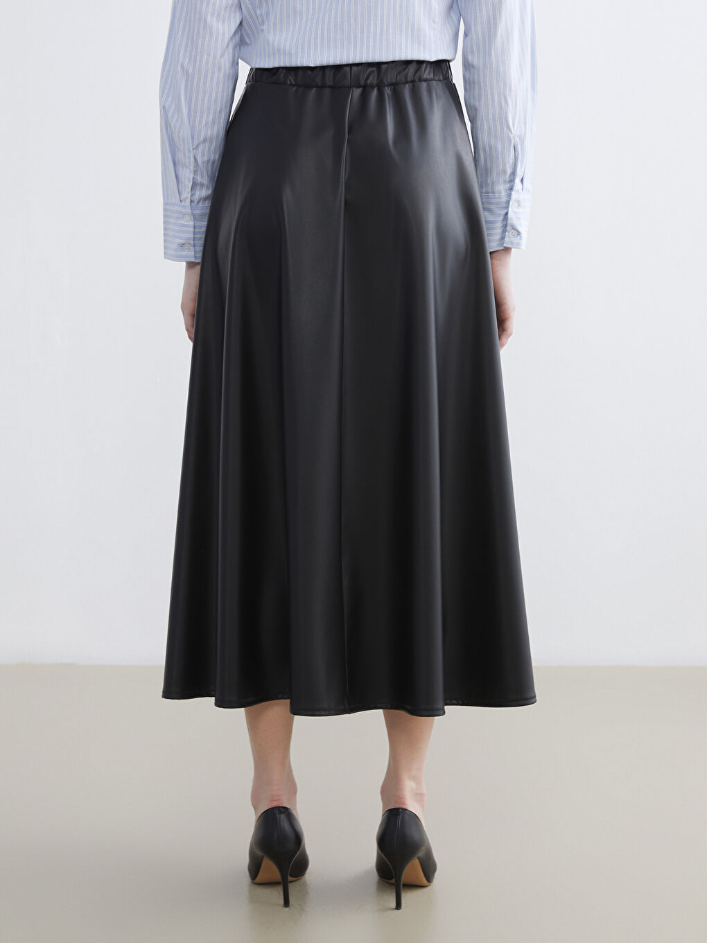 Siyah Beli Lastikli Deri Görünümlü Kloş Etek-3