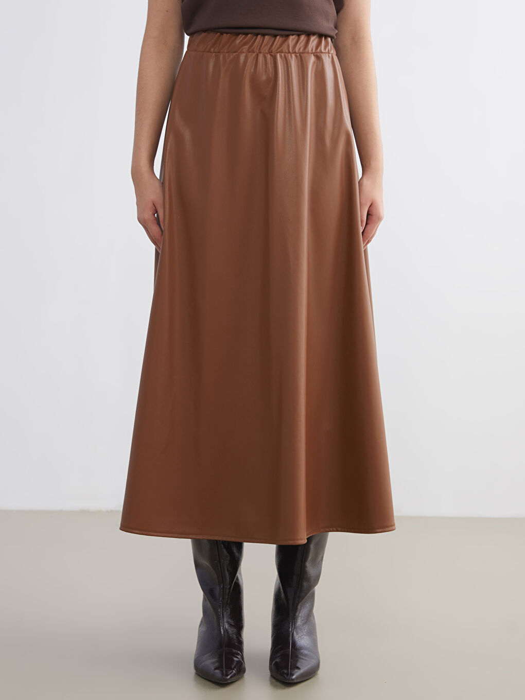 Kahverengi Beli Lastikli Deri Görünümlü Kloş Etek-1
