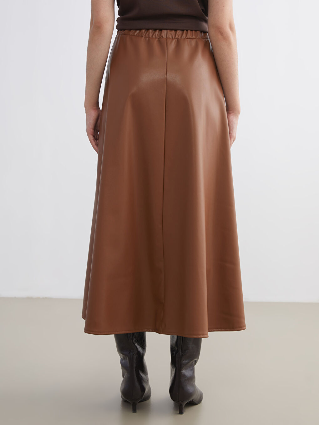 Kahverengi Beli Lastikli Deri Görünümlü Kloş Etek-3
