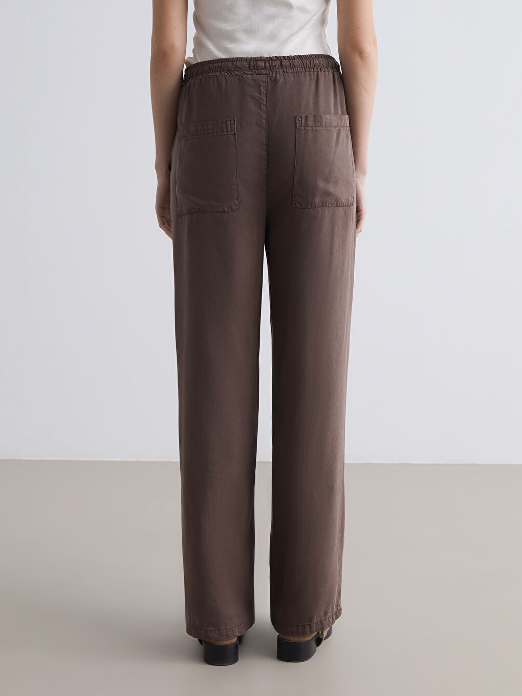 Kahverengi Beli Lastikli Geniş Paça Kadın Pantolon-3