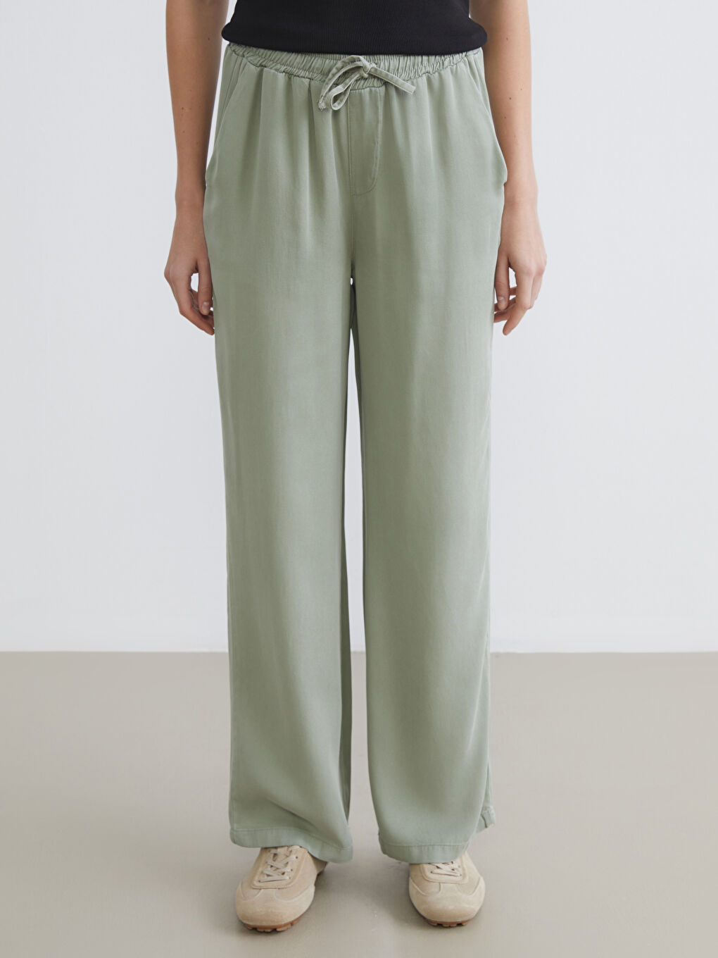 Haki Beli Lastikli Geniş Paça Kadın Pantolon-1