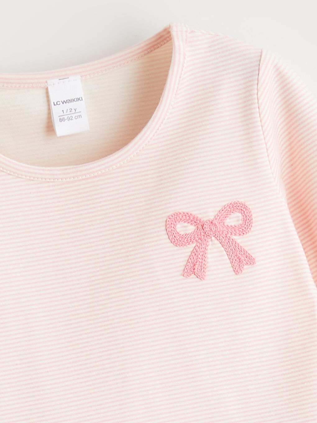 Pembe Bisiklet Yaka Fiyonk Nakışlı Kız Bebek Tişört-1