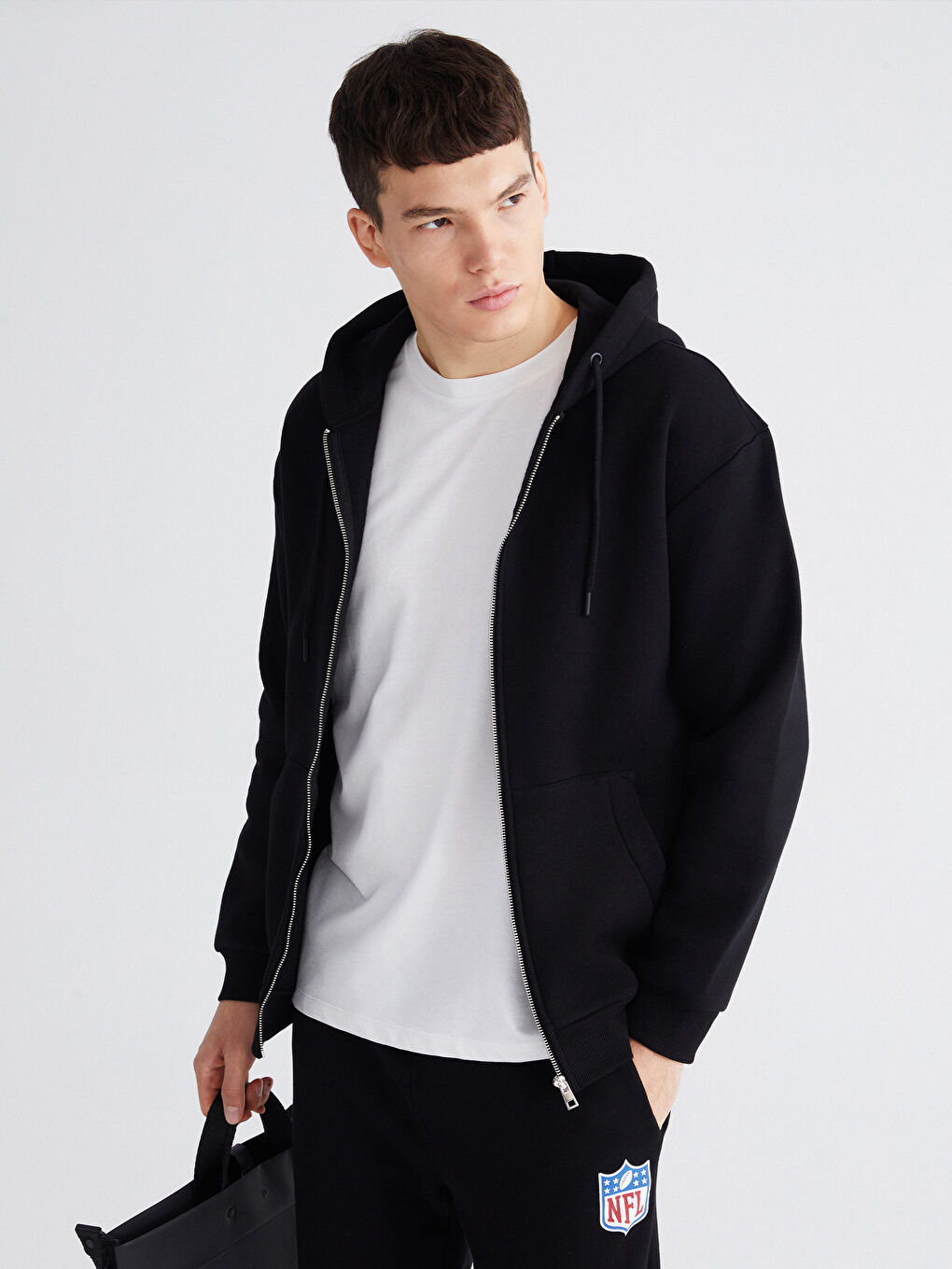 Siyah Kapüşonlu Erkek Fermuarlı Sweatshirt