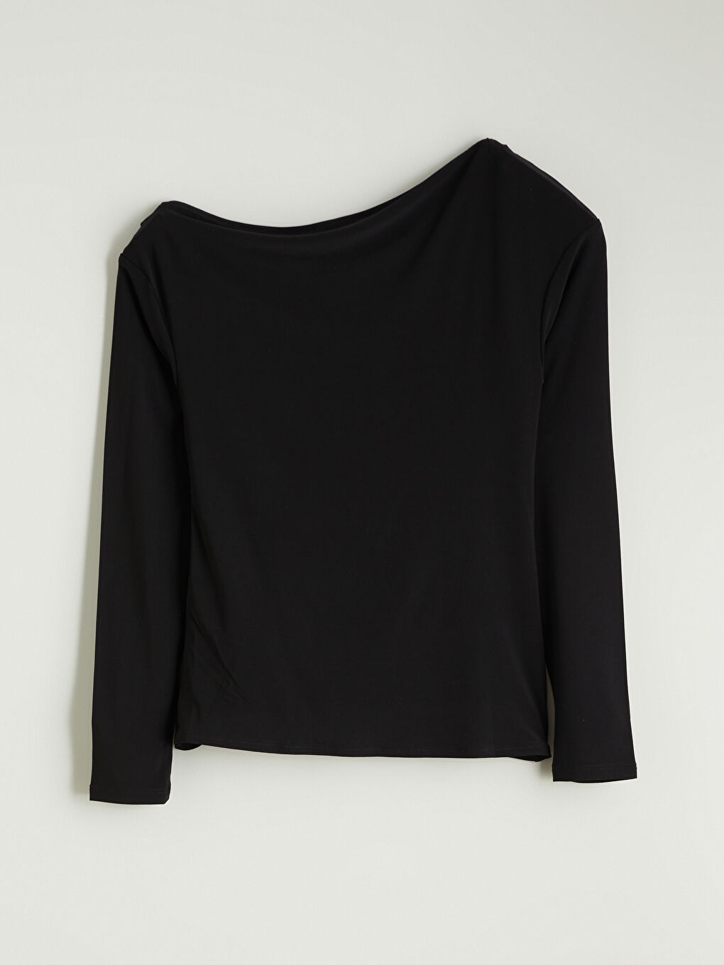 Siyah Kayık Yaka Büzgülü Bluz-4