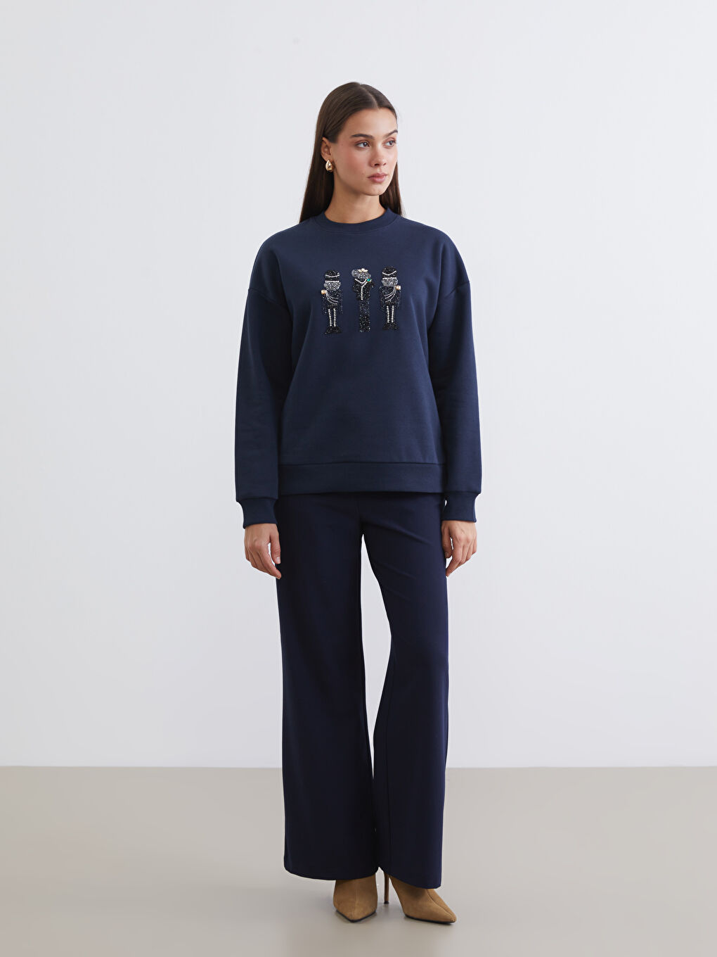 Lacivert İşlemeli Kadın Kalın Sweatshirt Tunik-1