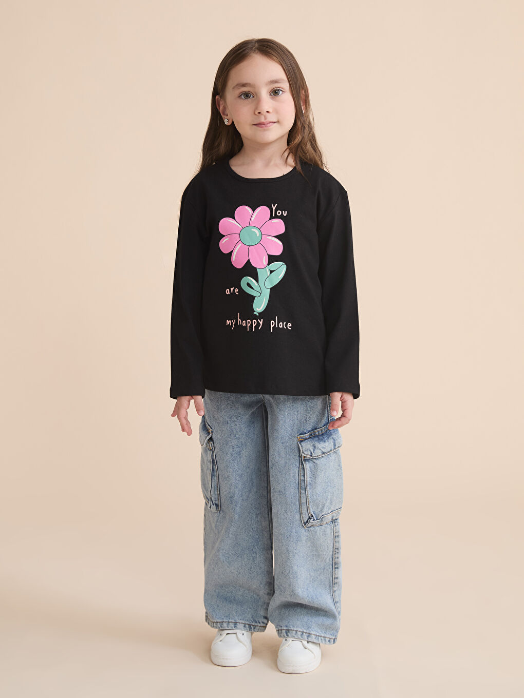 Siyah Bisiklet Yaka Çiçekli Kız Çocuk Tişört-1
