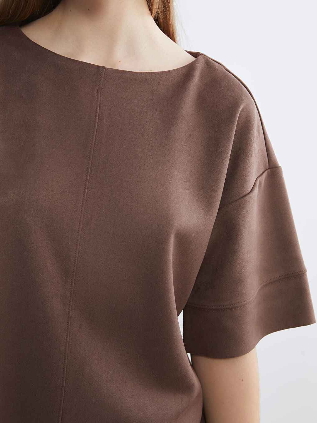 Kahverengi Bisiklet Yaka Kadın Süet Tişört-2