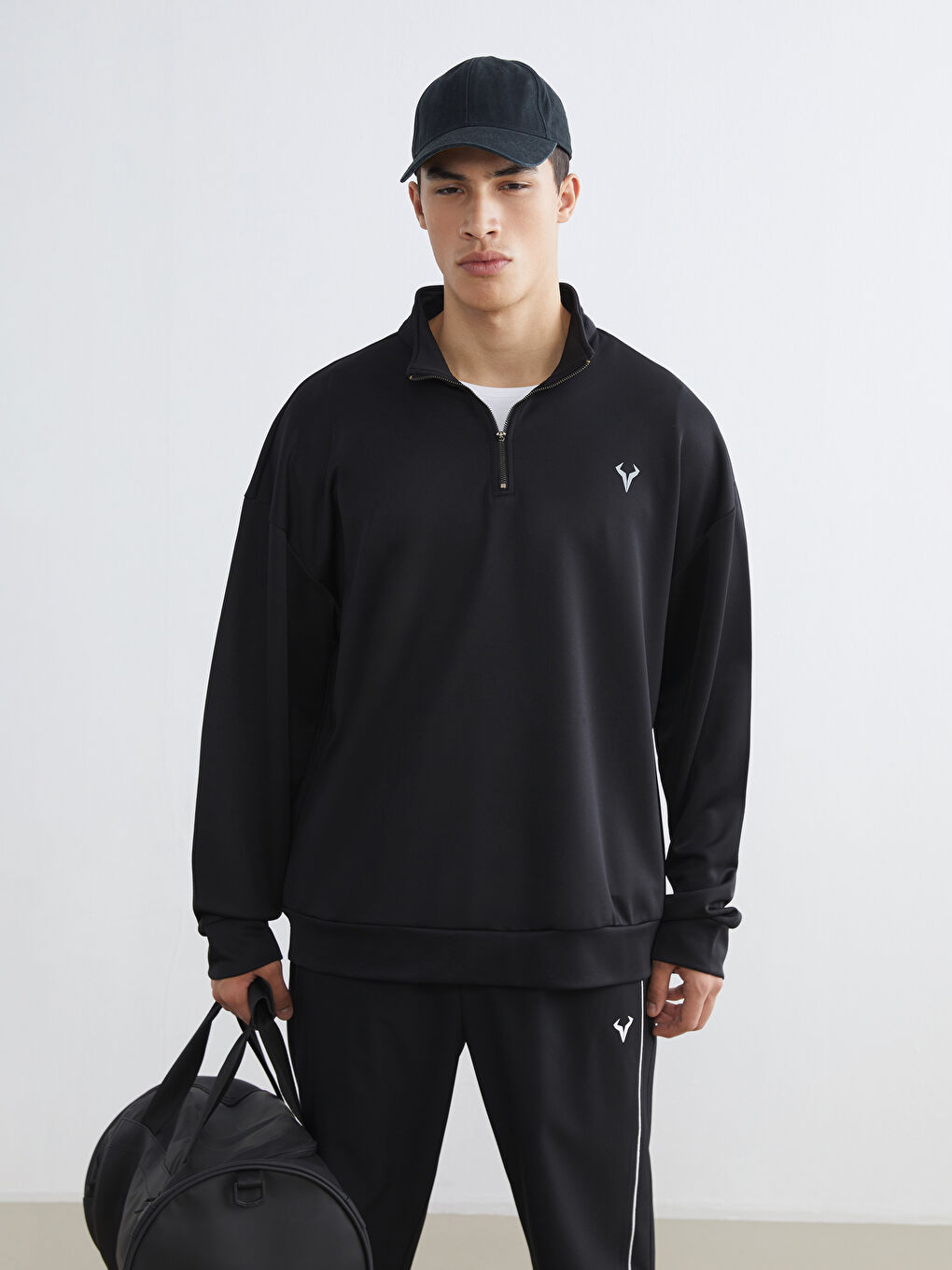 سويت شيرت بياقة قمع بسوستة للرجال