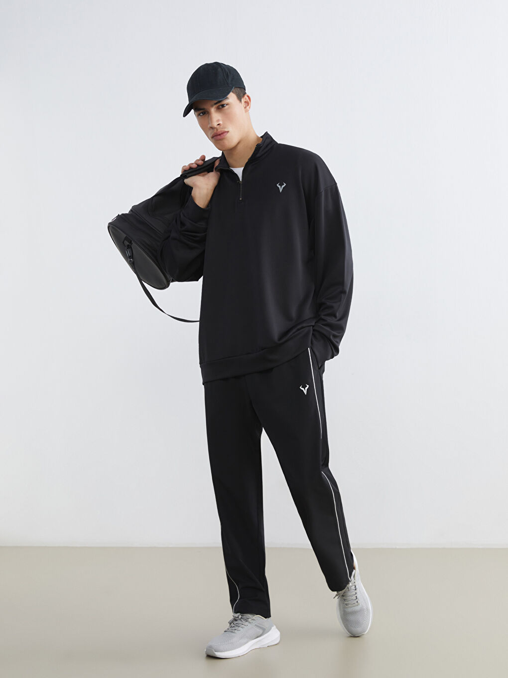 سويت شيرت بياقة قمع بسوستة للرجال-1