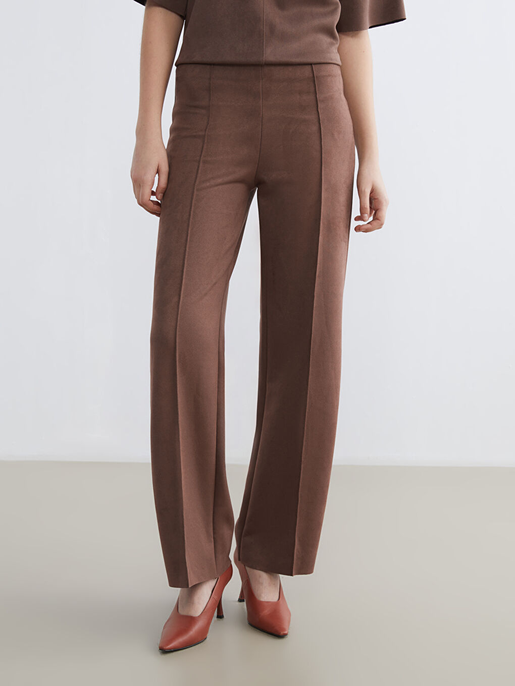 Kahverengi Dar Fit Kadın Süet Görünümlü Pantolon-1
