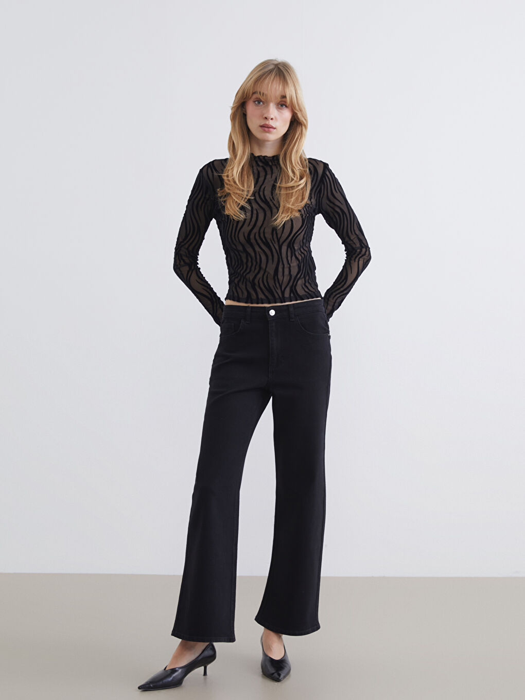 Siyah Dik Yaka Desenli Transparan Bluz-1