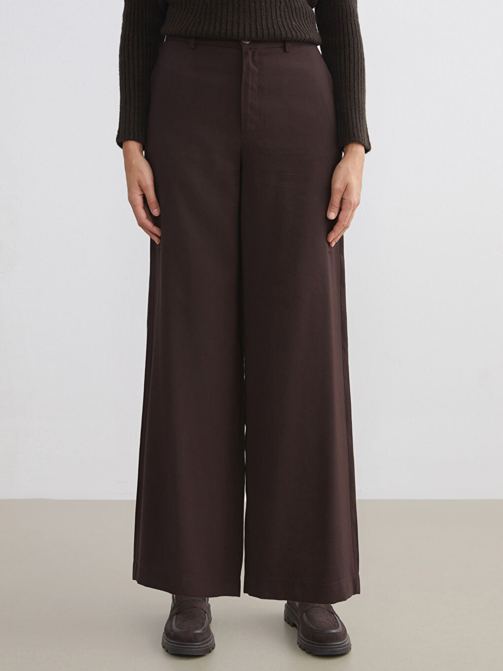 Kahverengi Standart Fit Geniş Paça Kadın Pantolon-1