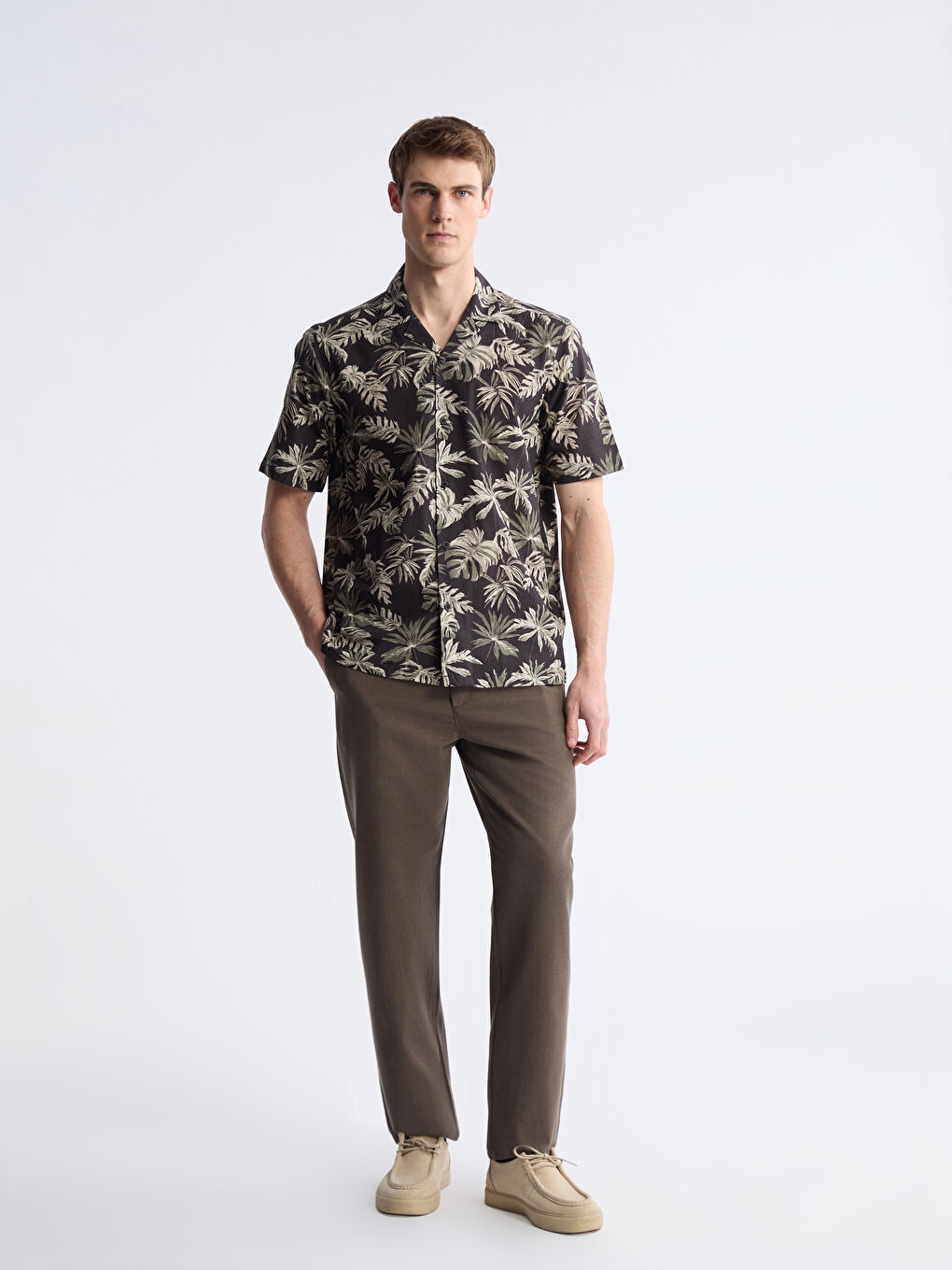 Kahverengi Regular Fit Resort Yaka Kısa Kollu Desenli Poplin Erkek Gömlek-1