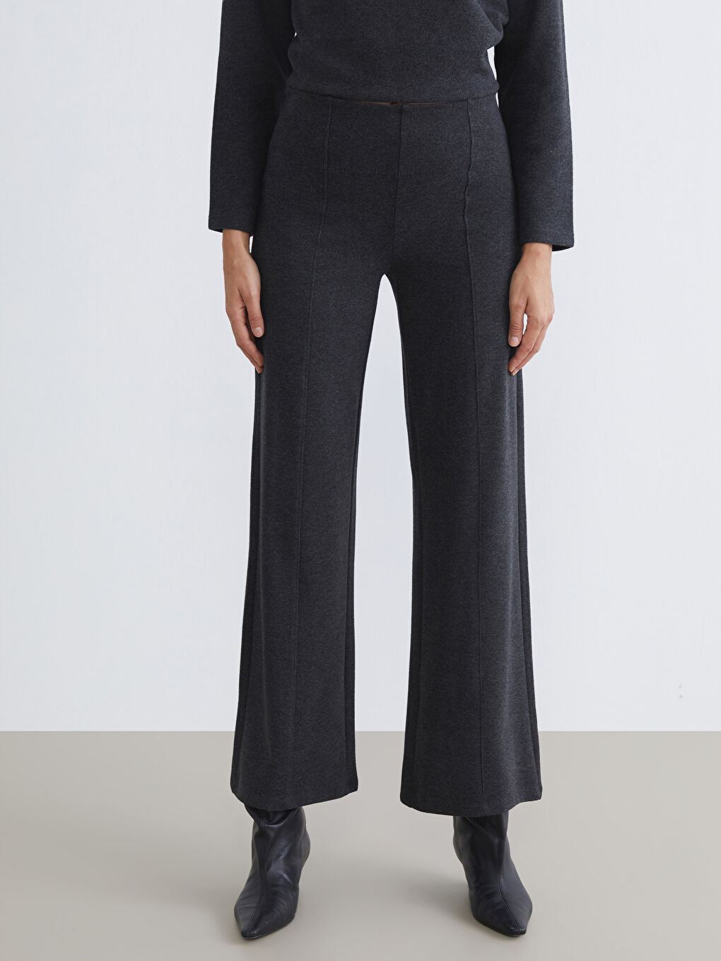 Antrasit Beli Lastikli Geniş Paça Kadın Eşofman Altı-1