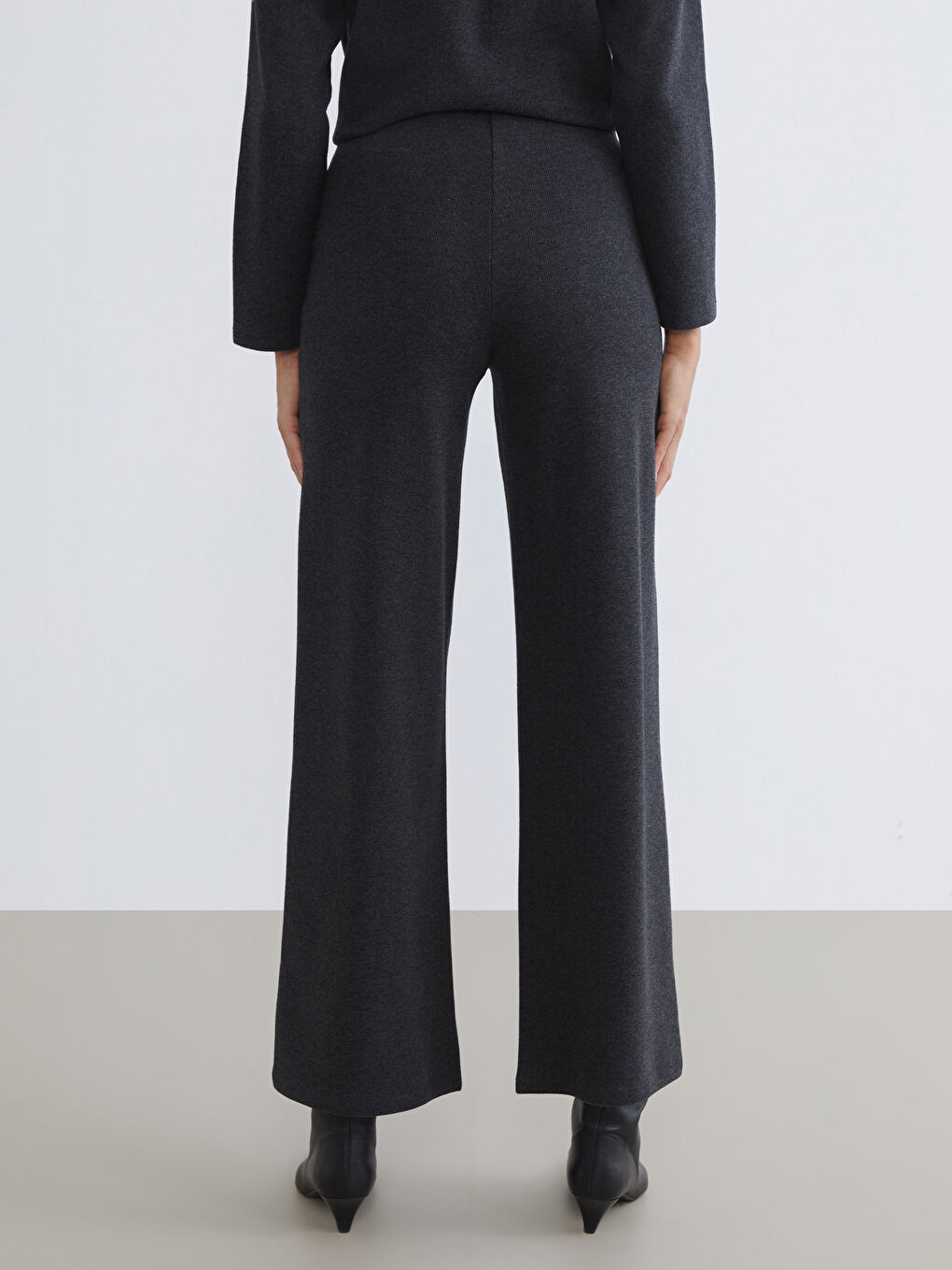 Antrasit Beli Lastikli Geniş Paça Kadın Eşofman Altı-3