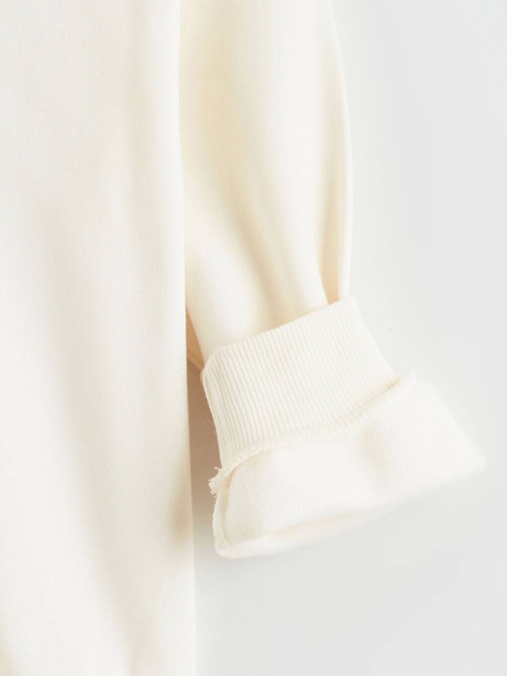 Dukserica sa okruglim izrezom Hello Kitty štampana za devojčice-1