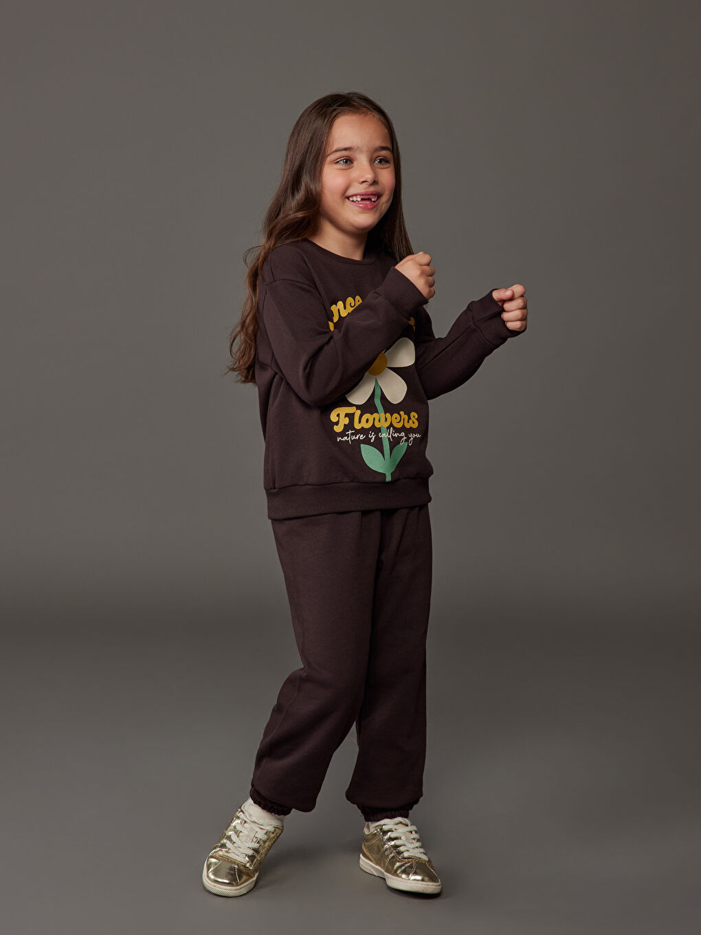 Kahverengi Çiçekli Kız Çocuk Sweatshirt ve Eşofman Altı