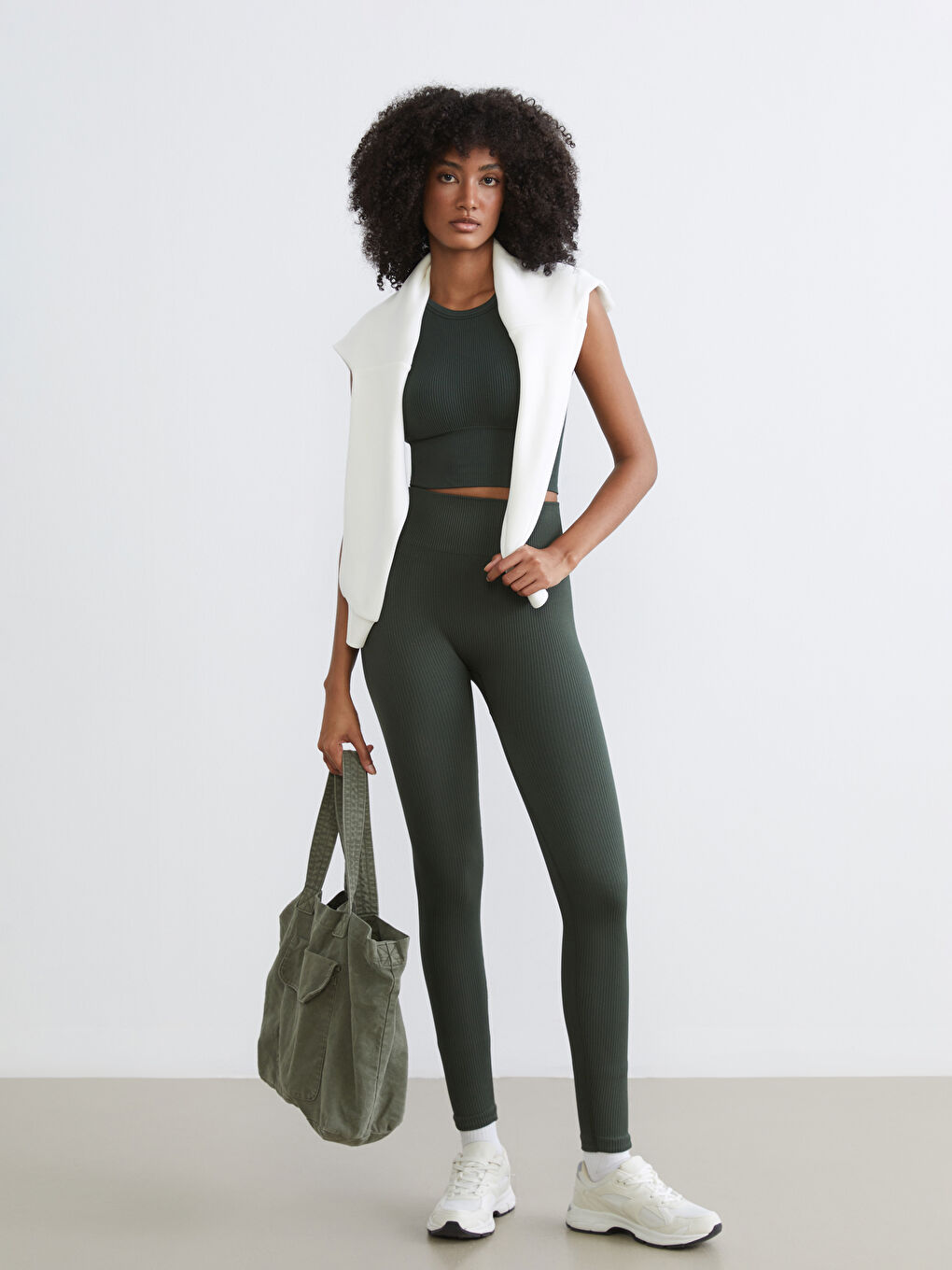 بنطال رياضي ضيق