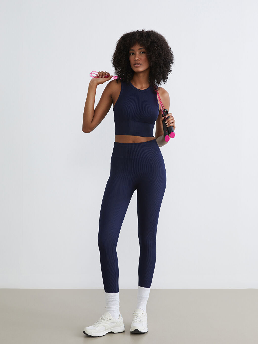 قميص رياضي بدون أكمام قصير بياقة دائرية للسيدات-1