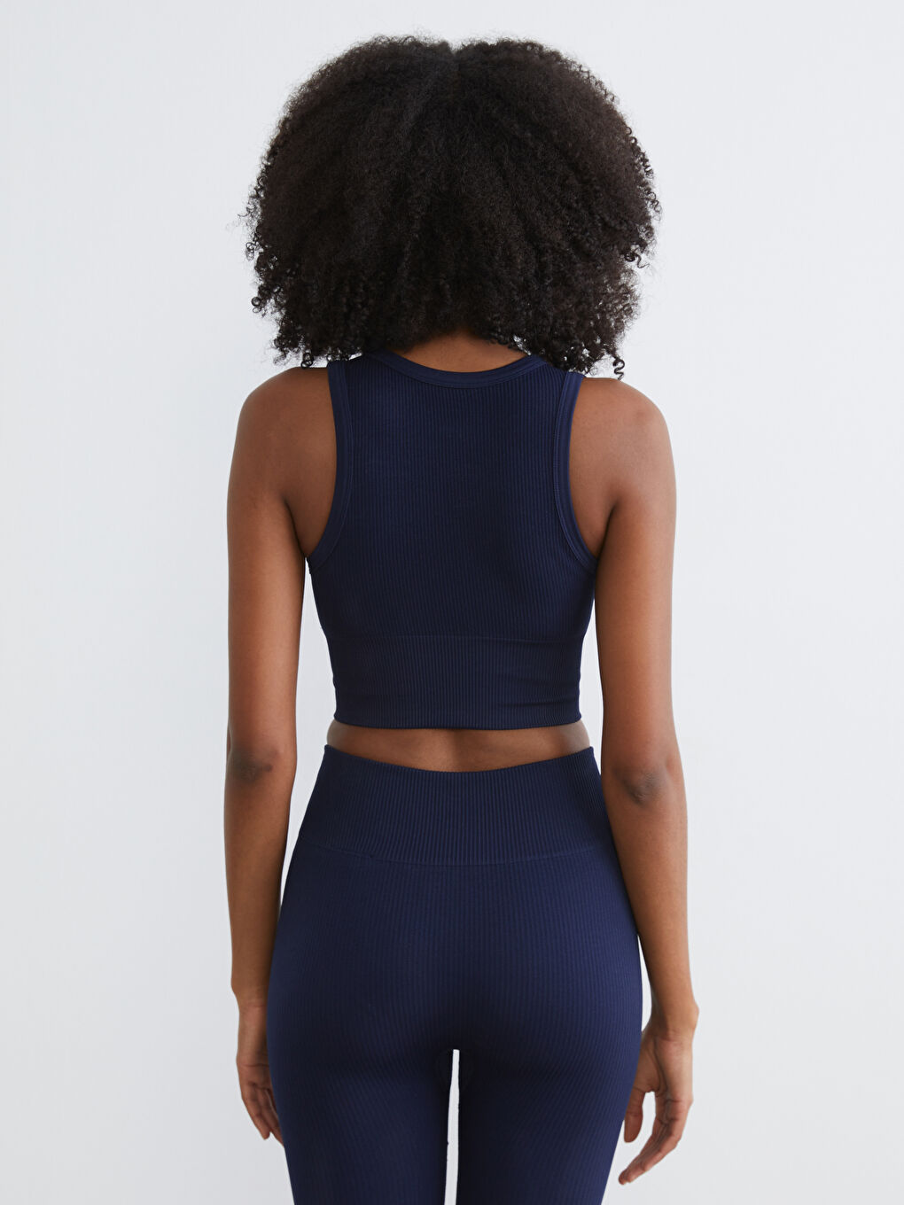 قميص رياضي بدون أكمام قصير بياقة دائرية للسيدات-3